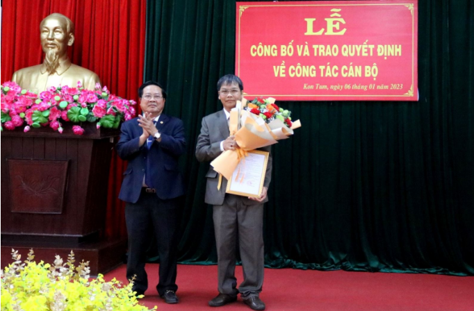 Đồng chí Phan Mười, Phó Giám đốc được bổ nhiệm giữ chức vụ Giám đốc Sở Giao thông vận tải Kon Tum
